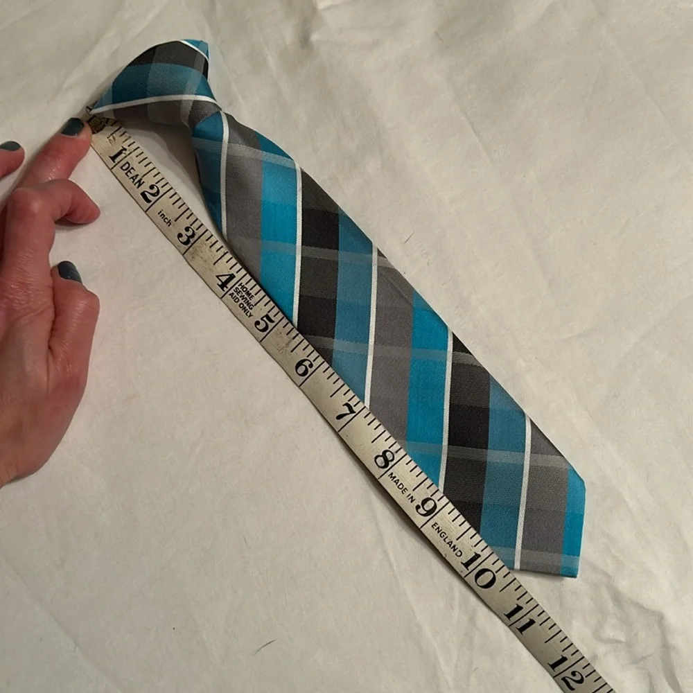 Boys clip tie